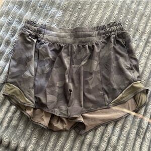 Lululemon Hotty Hot Shorts 4”